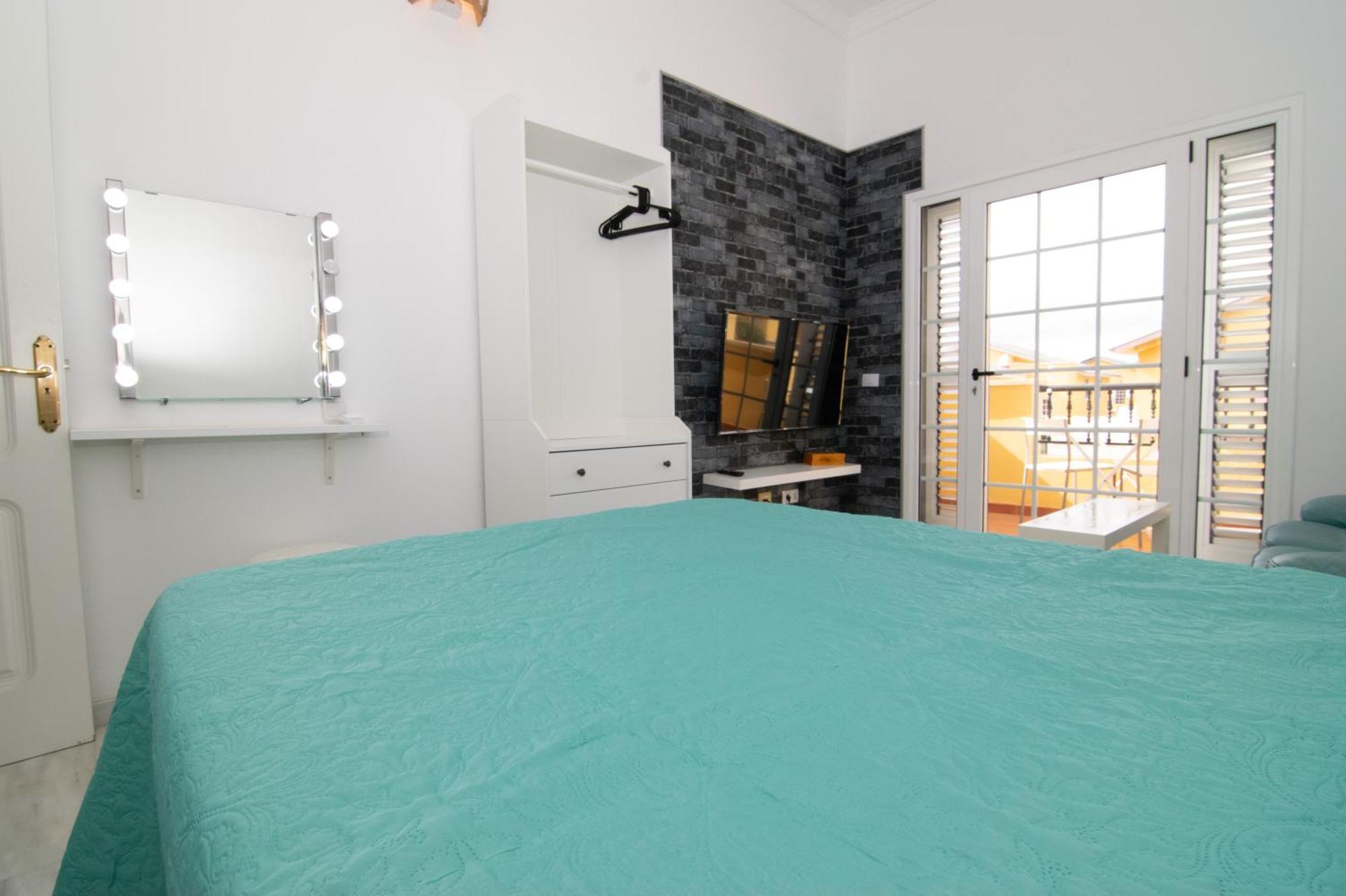 The Safe Point Suites Castillo Castillo del Romeral Екстер'єр фото